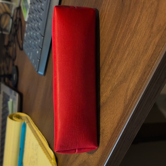 CHANEL Red Cosmetic Bag Luxurious Minimalist Design - Picture 7 of 8